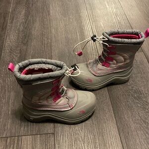 Girls size 13 North Face snow boots